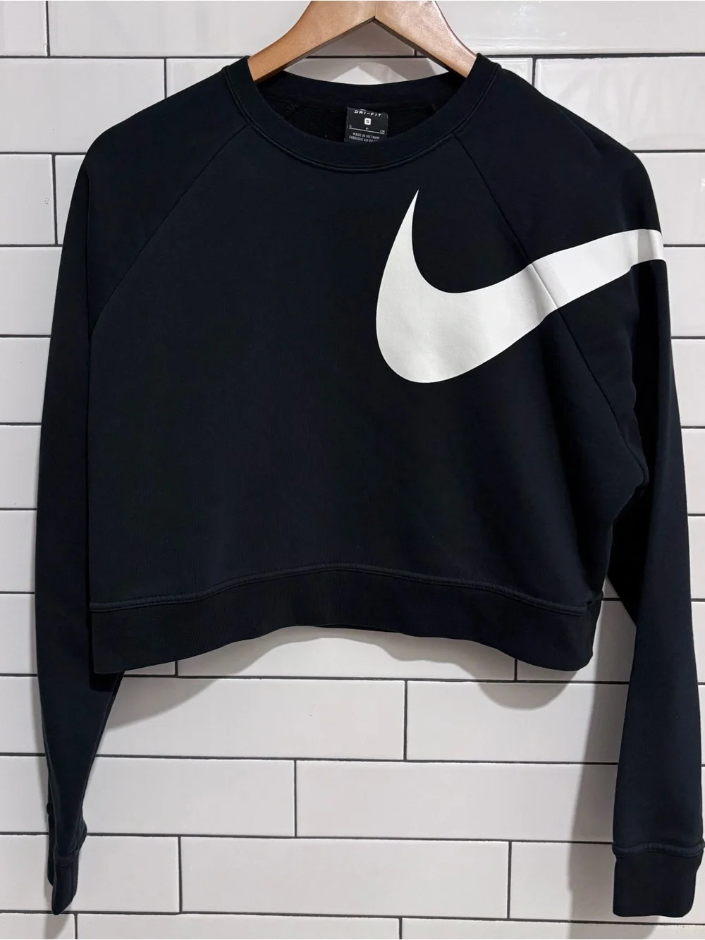 Nike Black & White Cropped Crewneck Swish Sweatshirt S